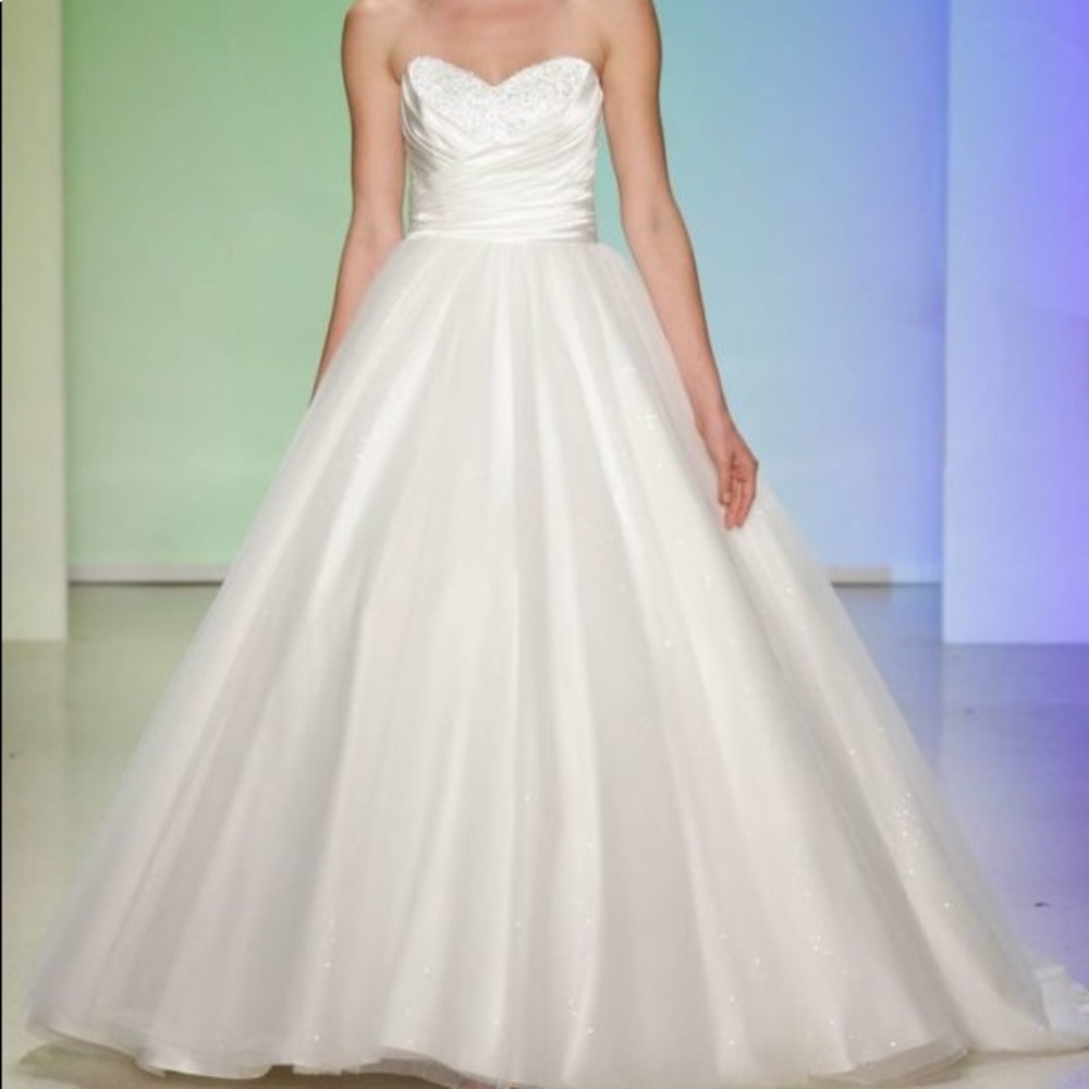 Alfred Angelo Cinderella le 275 wedding dress